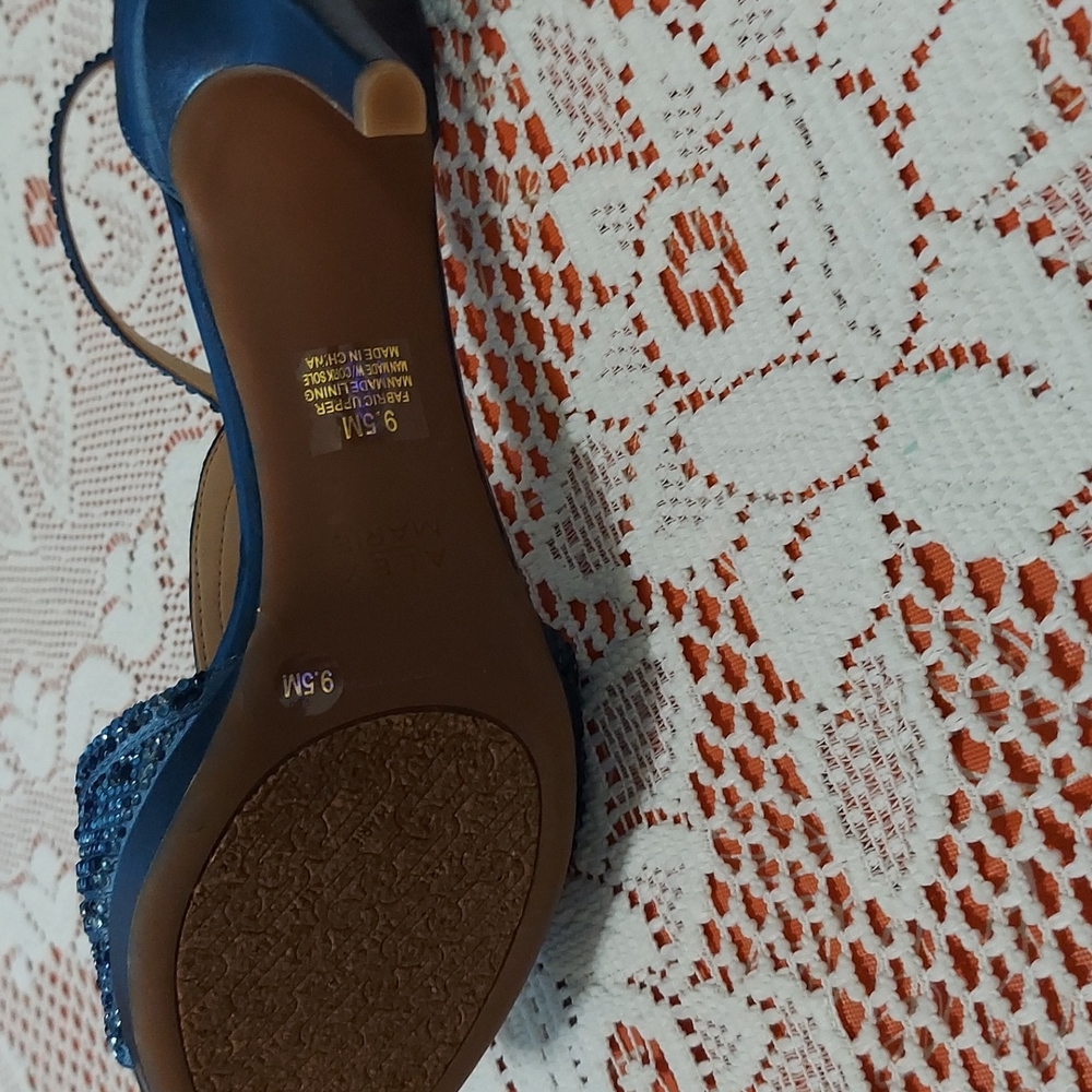 Heels - Picture 4 of 4